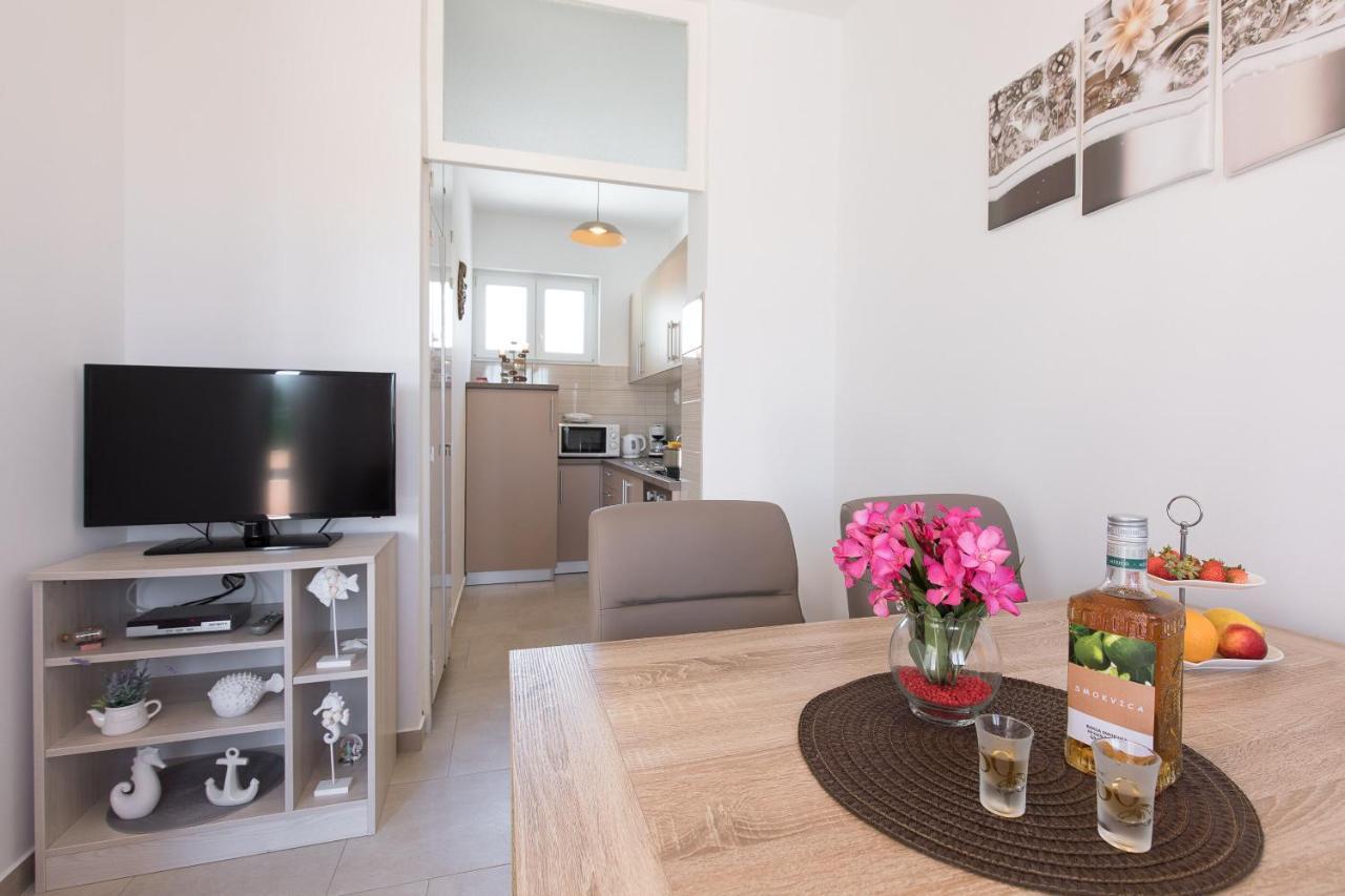 Apartment Oleander Punat Exteriör bild